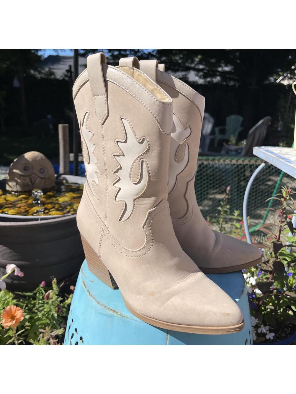 Soda Two Tone Western Booty Short Cowboy Boot Size 7
